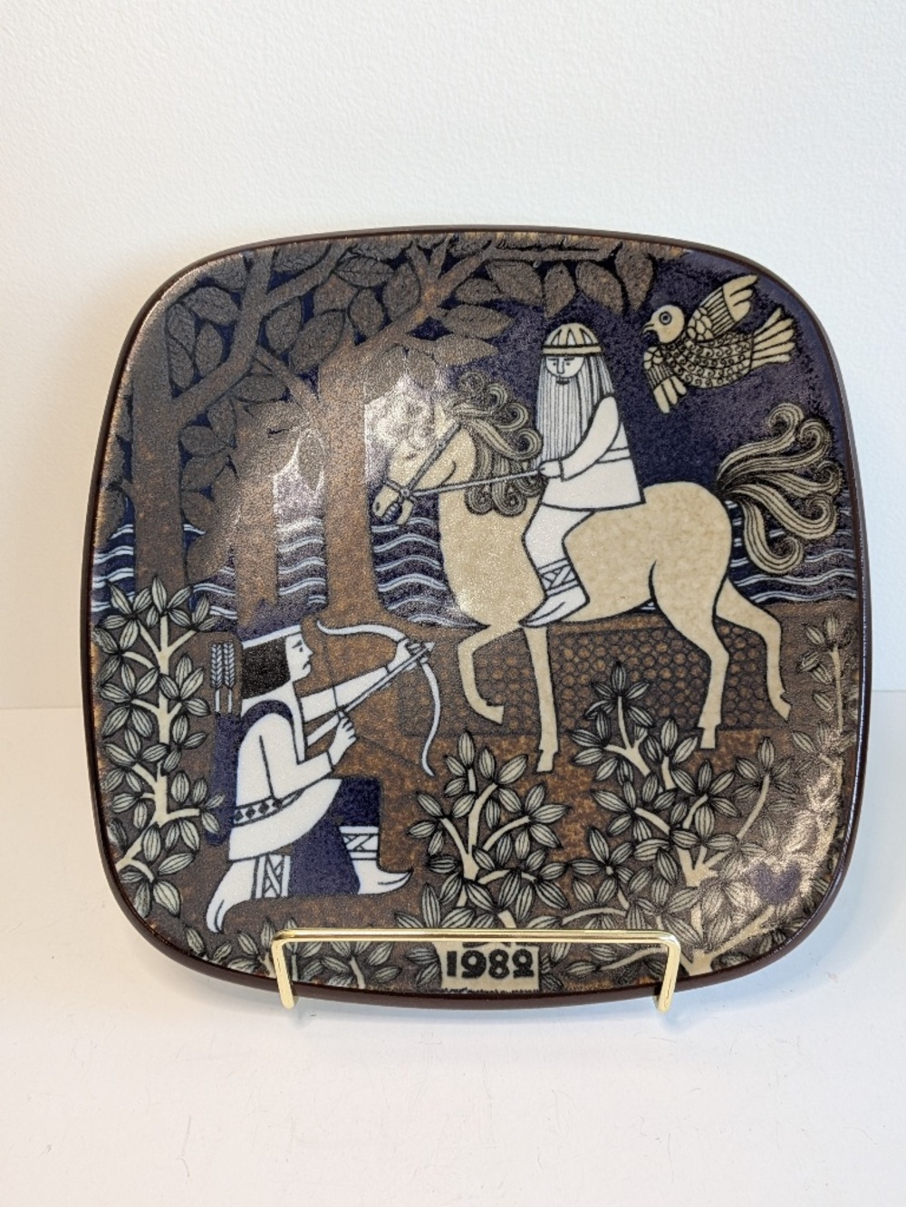 1982 Arabia Finland Kalevala Annual Plate Joukahainen Shoots The Horse Collector